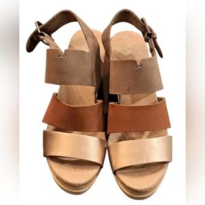 Toms Women's Sandals in Brown and Tan